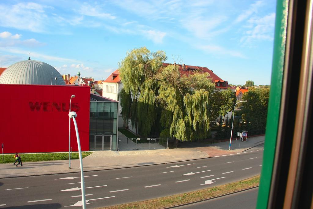 Apartamenty Krzywe Okna Zielona Góra Szoba fotó